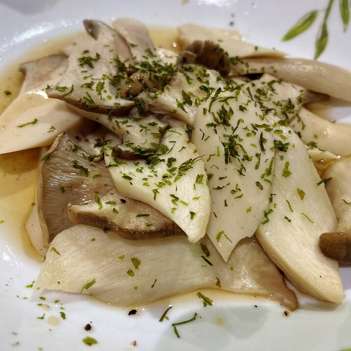 レンジで!エリンギと魚肉ソーセージのにんにく醤油